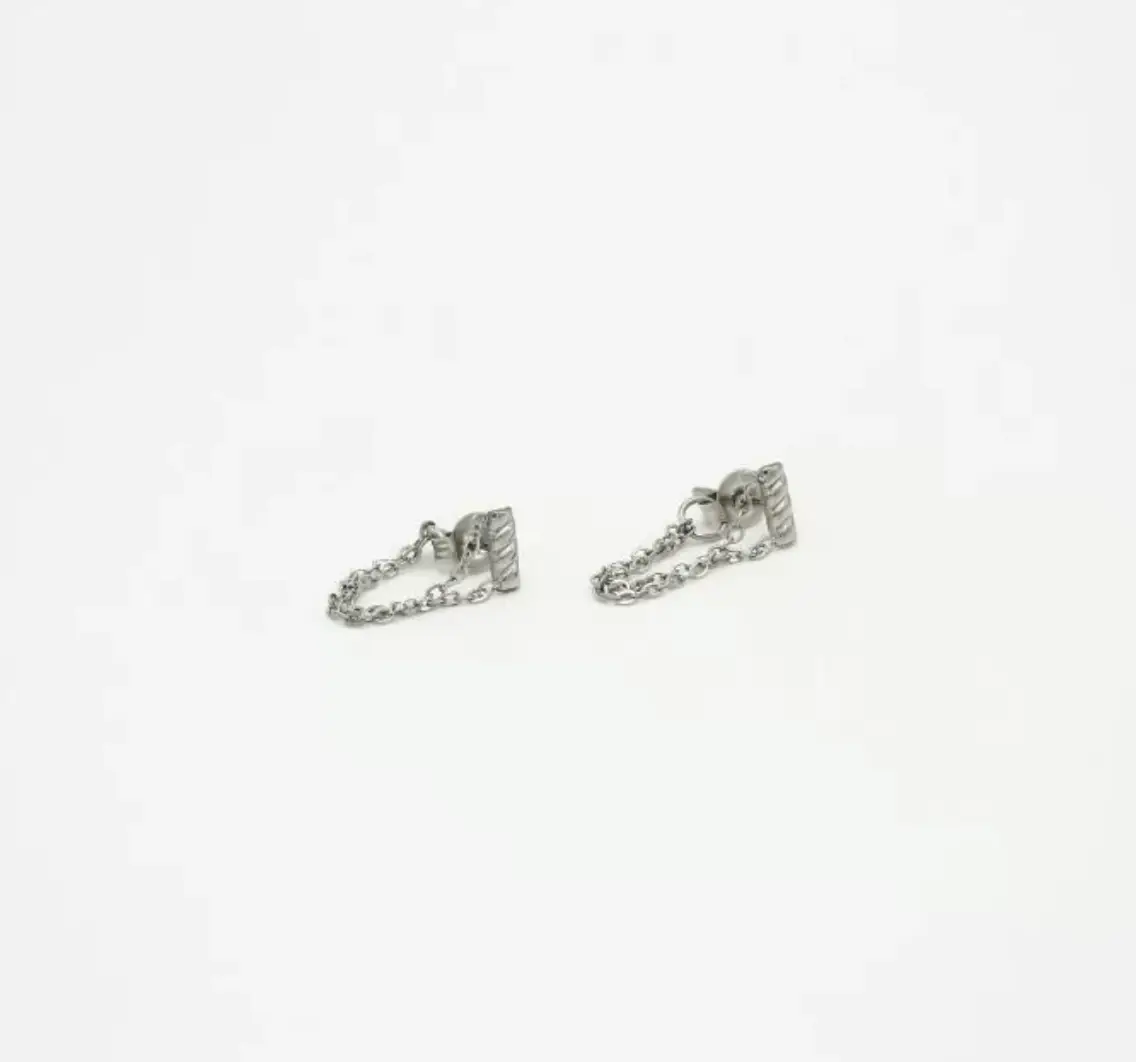 Oorsteker gedraaid balkje met chain