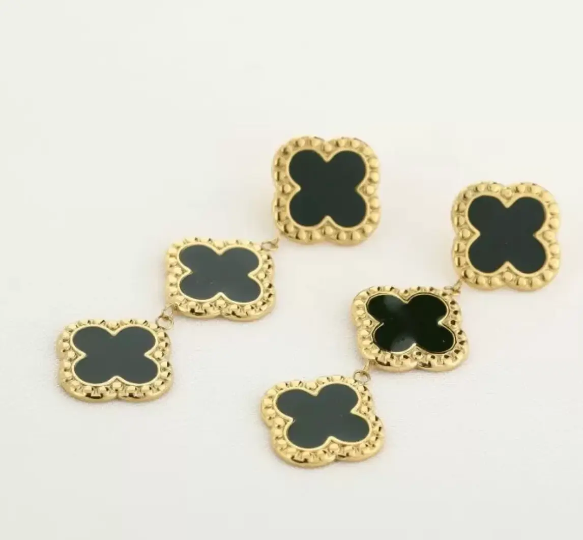 Triple klaver oorbellen